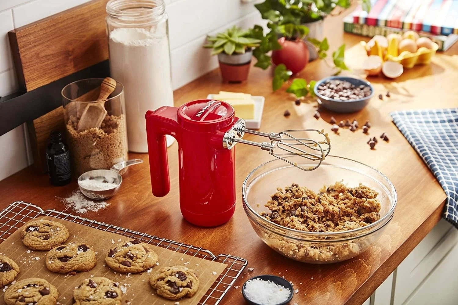 KitchenAid 7-Speed Cordless Hand Mixer | Passion Red - Image 5