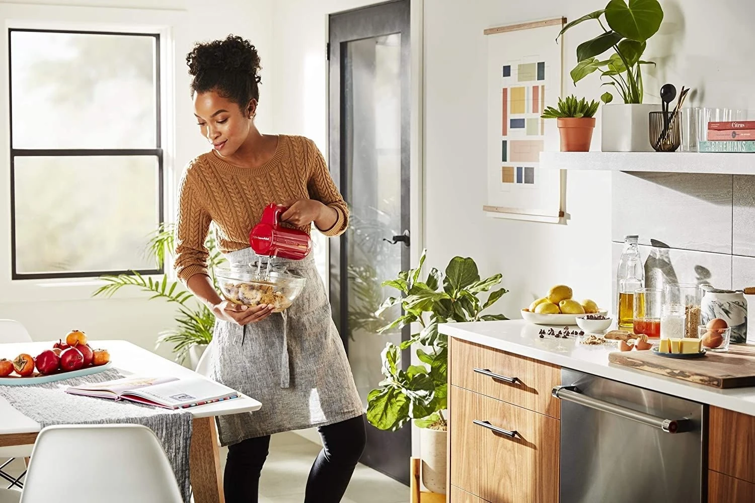 KitchenAid 7-Speed Cordless Hand Mixer | Passion Red - Image 4